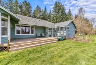 Large back porch with custom catio!