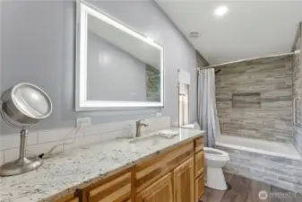 Main House Primary En-Suite