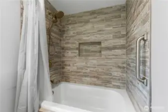 Main House Primary En-Suite