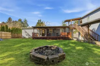 Firepit/Backyard