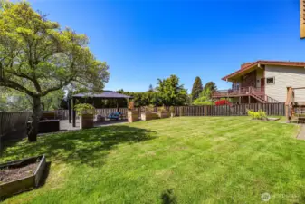 Flat yard space perfect for a play set, or a pool?!!!
