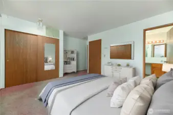 Primary  Bedrooom w/continental access to full bath   (virtual stage photos)