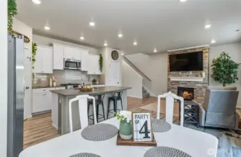 separate eating area - great use of space - feels so open