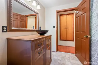 Full Bathroom on Main Floor