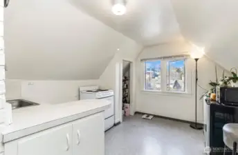 Petite but functional kitchen #5