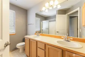 Upstairs hall bath