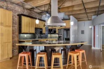 Plenty of cabinets for the discerning cooks.