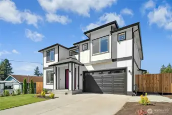 Spacious front yard and driveway