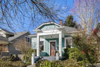 Beautiful Tangletown bungalow in the perfect location is such a rare find.