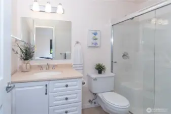 A pristine bath area.