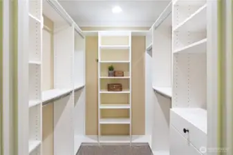 Primary suite closet