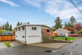 This home is nice and quiet with the Port Package installed in 1997.