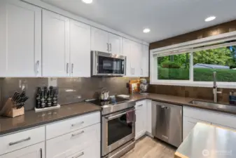 Quartz Counters and Matching Solid Backsplash