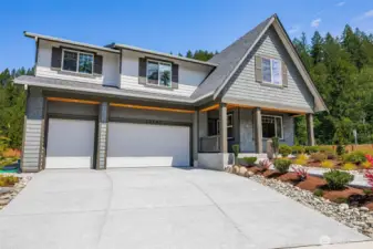 Beautiful Peak Floorplan. 3687 sq ft with 5 bedrooms and 3 bathrooms.Previous built Peak house. Finishes may be different.