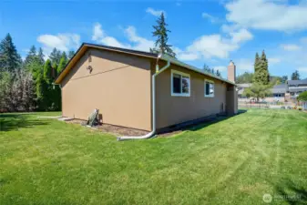 Awesome backyard. Sprinkler System. Fully fenced.