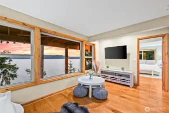 Set-up for a perfect office with an exquisite view!