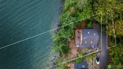Private .33-acre waterfront retreat - You own the tidelands!