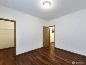 Note the big closet.