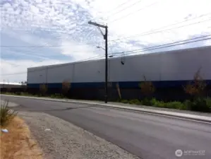 The Amazon Wearhouse workers would be an excellent resource for tenants.  JBLM is a short commute.