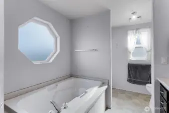 Primary Bathroom w/ Soaker Tub