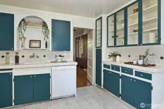 Cute eat-in kitchen with gas stove.