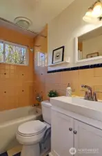 Full main floor bath.