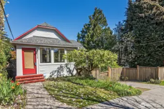 Convenient driveway parking.