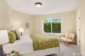 Ensuite guest bedroom on the 2nd floor.