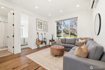 Spacious upper-level flex living area