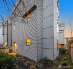 Side yard is ample sized too.