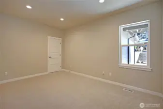 Den/office has a closet.