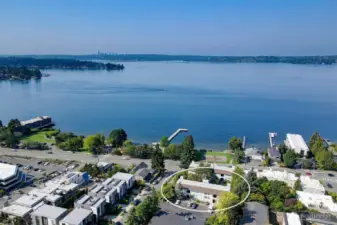 Commuter’s dream location! You’re a two minute drive south to Hwy 520, as well as the Carillon Point Marina, the classic Woodmark Hotel & fine dining. Super easy access to I-405,520, Bellevue, Seattle and Redmond!
