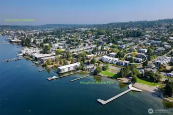 Meet friends for Sunday brunch as they pull their boat up to the Beach Café’s public dock or grab fish and chips next door at the Seattle classic, Ivar’s. From your front door, stroll to downtown Kirkland’s lively mix of dining, shopping, and entertainment—whether it’s enjoying local favorites like Rock Creek and Rimini, browsing boutique shops such as Aloha Northwest and Ivy, or pub-hopping at Vovina and Flat Stick. Bring your lawn chairs for an outdoor concert down the street at Marina Park or bump into friends and shop local at the Kirkland farmer’s market.