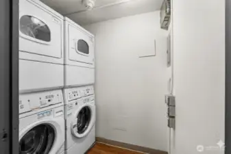 3rd Floor Free laundry room
