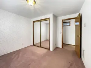 2nd Bedroom with mirrored closet doors.
