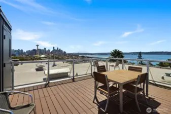 Incredible rooftop deck! Enjoy the best views, salty sea air, firework shows, summer bbqs, & more!