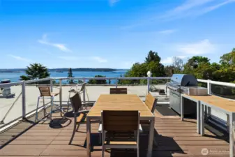 Incredible rooftop deck! Enjoy the best views, salty sea air, firework shows, summer bbqs, & more!
