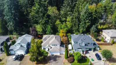 Backs on to greenbelt for extra privacy
