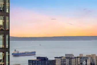 Alfresco dining on the balcony