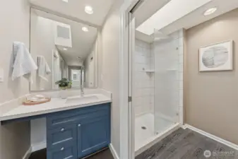 Hall/Guest Bathroom