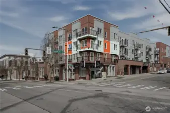 Large corner unit highlighted above.