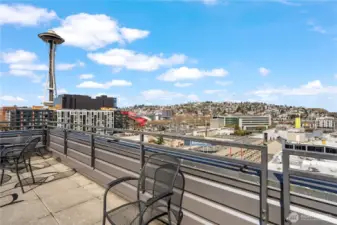 Rooftop Deck With Space Needle Views (7M)