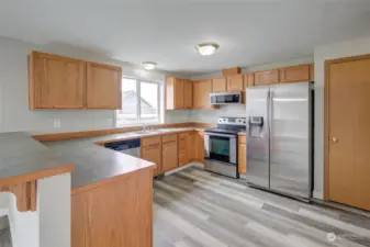 Good sized kitchen, lots of storage and counter tops!