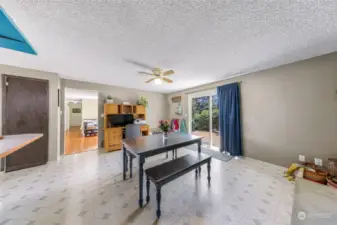 Extra large dining room with Fireplace