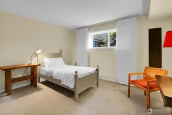 Guest Quarters with adjacent Full Bath
