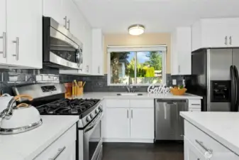 All appliances stay with home