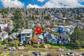 Very walkable, close-in location - Most errands can be accomplished on foot.