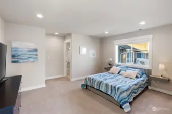 2nd Primary Bedroom with walk-in closet & en-suite bath.