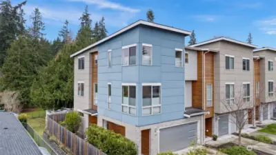 Beautiful four bedroom Condo in Edmonds