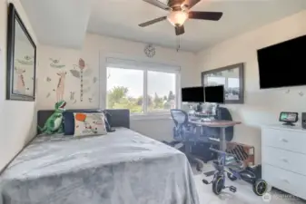 Bedroom #1: Faces front of complex